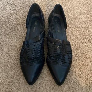 Black woven dress shoes with kitten heel